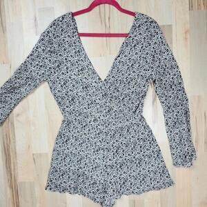 Peppermint Women's Wrap Style Black White Lined Floral Shorts Romper Luxe Size L